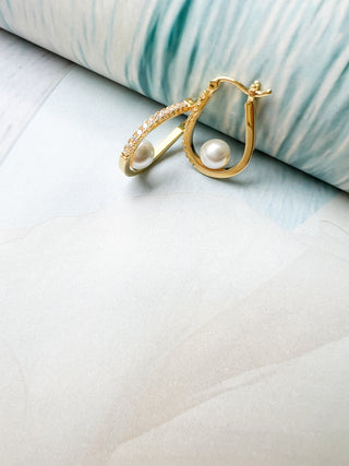 Pave Pearl Horseshoe Hoop