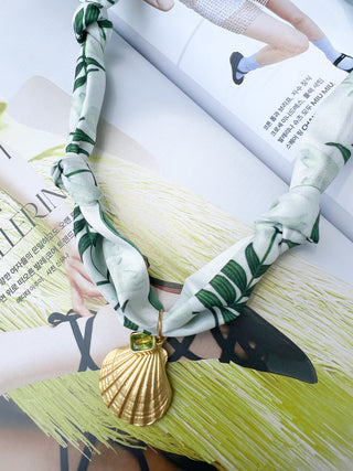 Scarf Necklace White/Green Shell Green Gemstone