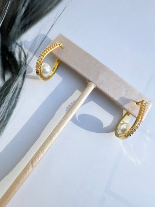 Pave Pearl Horseshoe Hoop