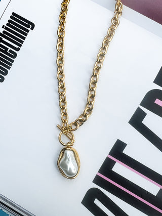 Cici Abstract Pearl Necklace