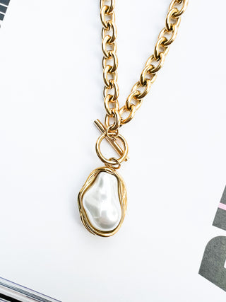 Cici Abstract Pearl Necklace
