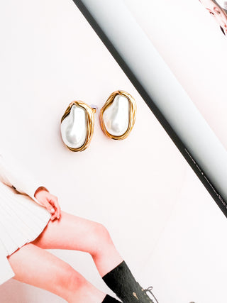 Cici Abstract Pearl Stud