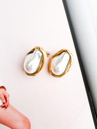 Cici Abstract Pearl Stud