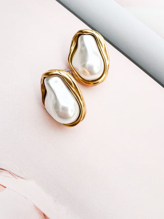 Cici Abstract Pearl Stud