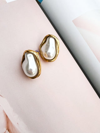 Cici Abstract Pearl Stud