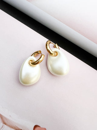 Everly Pearl Teardrop Huggie