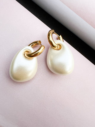 Everly Pearl Teardrop Huggie