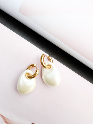 Everly Pearl Teardrop Huggie