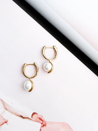 Colette Pearl Huggie