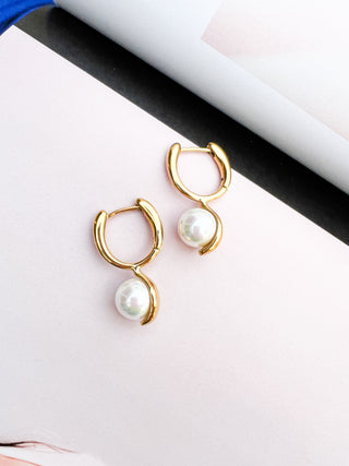 Colette Pearl Huggie