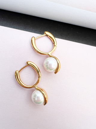 Colette Pearl Huggie